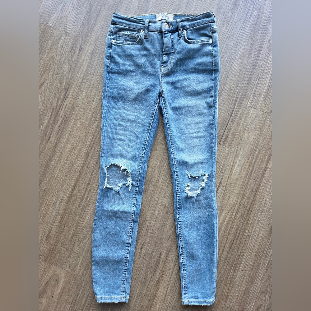 Free People "We The Free" Light Blue Distressed High-Rise Skinny Jeans. Size W26